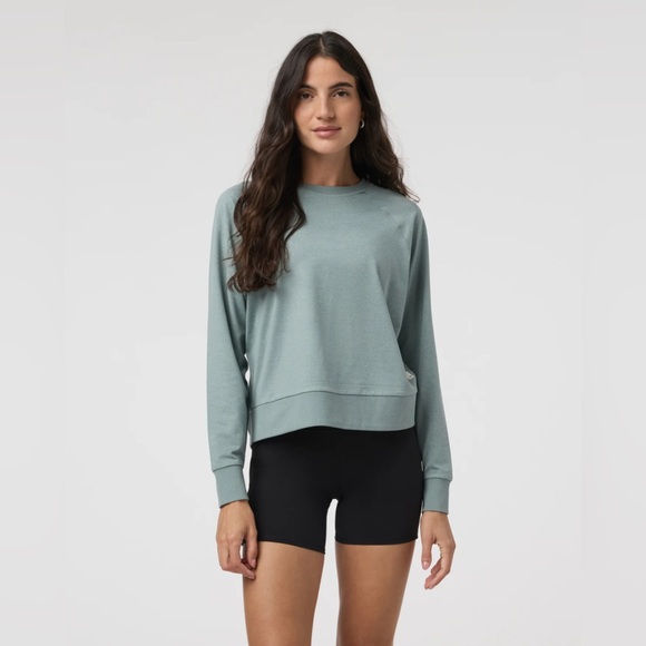 Vuori Tops - Vuori Women’s Long Sleeve Halo Crew, Vintage Pistachio Heather, XS